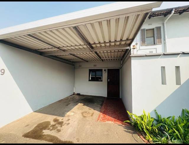 2 BEDROOM PROPERTY TO RENT IN FIELDS HILL